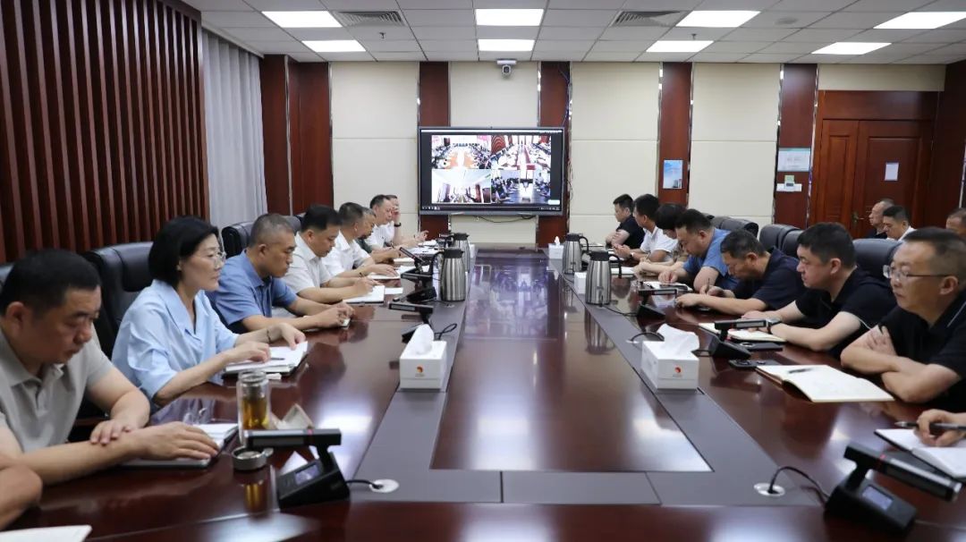PP电子5金狮集团召开八月份安全办公会议 部署关键期安全攻坚任务1