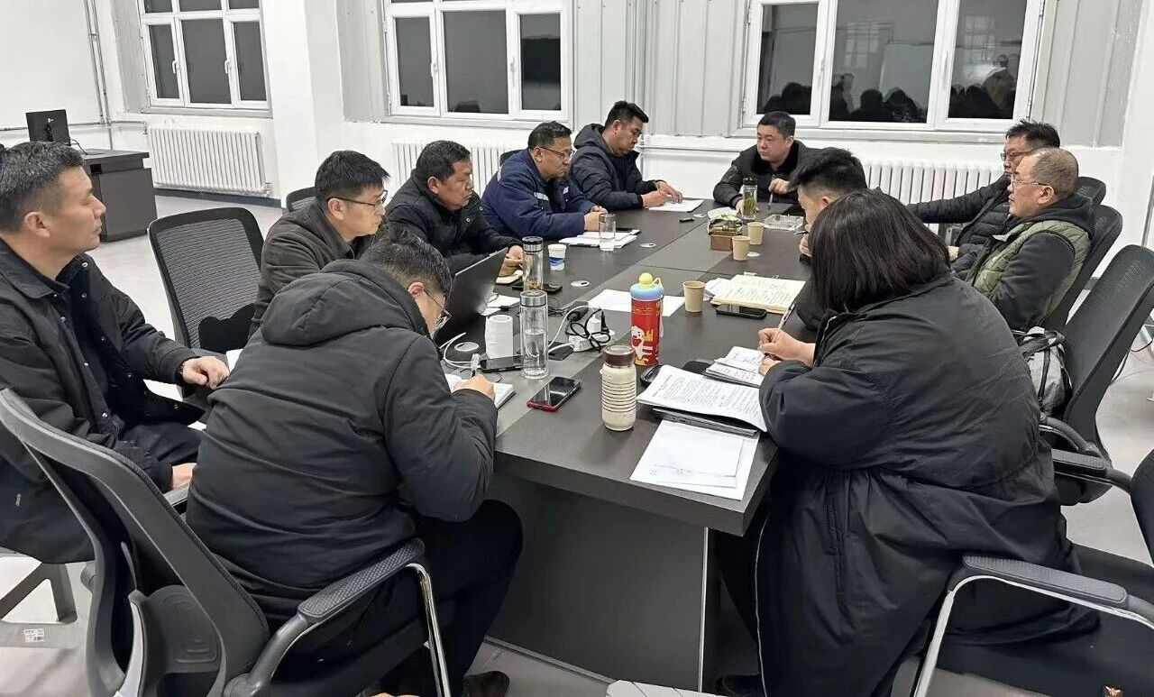 春风无言，自南而上催新绿；奋斗有声，向光而行启华章。1